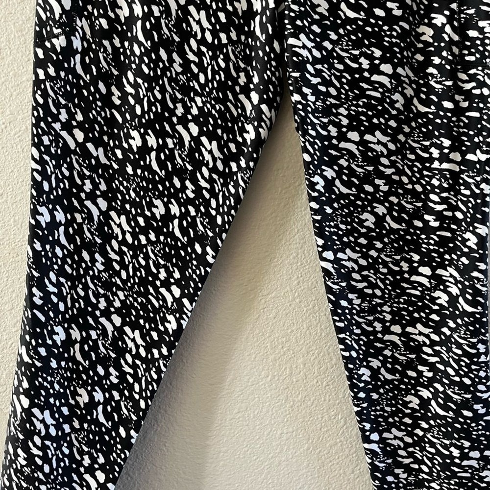 Athleta SZ XL Salutation Stash 7/8 Tight Workout Pants Black/White Speckles NEW - Picture 4 of 16